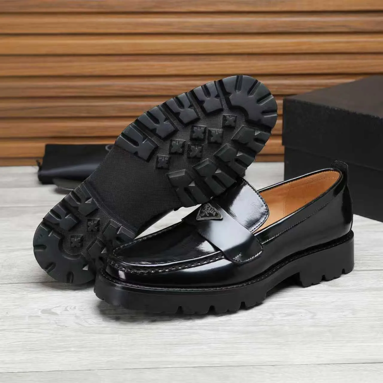 Men's shoes 💰540 💰💰🎩🎩【Prada】Counter 1:1⬆️original reproduction, absolute quality🆗original outsole, high-quality imported rubber, wear-resistant and non-slip, never degummed, upper material: imported first-layer cowhide➕anti-slip foam outsole, official website material, inner material: water-dyed leather lining, 6 colors available! Code number 38-45